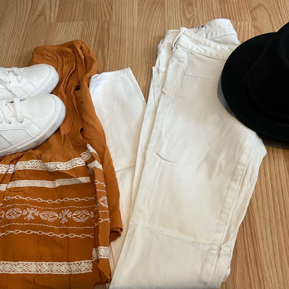 White American Eagle Jeggings